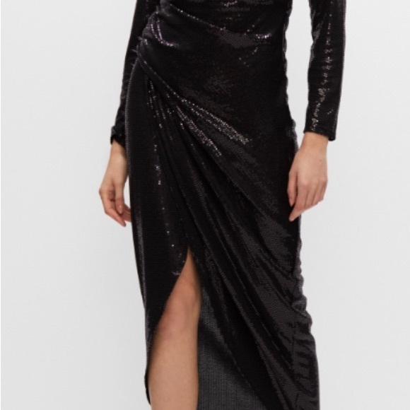 Chic Black Sequin Long Sleeve Dress - Picture 5 of 5